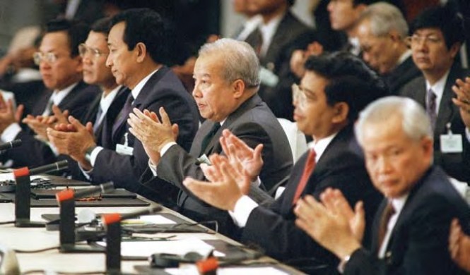 8. In 1991 a peace treaty is signed, former king Norodom Sihanouk returns as head of state and becomes king in 1993 when the monarchy is restored. The Khmer Rouge government-in-exile loses its seat at the UN and thousands of guerrillas surrender in an amnesty.